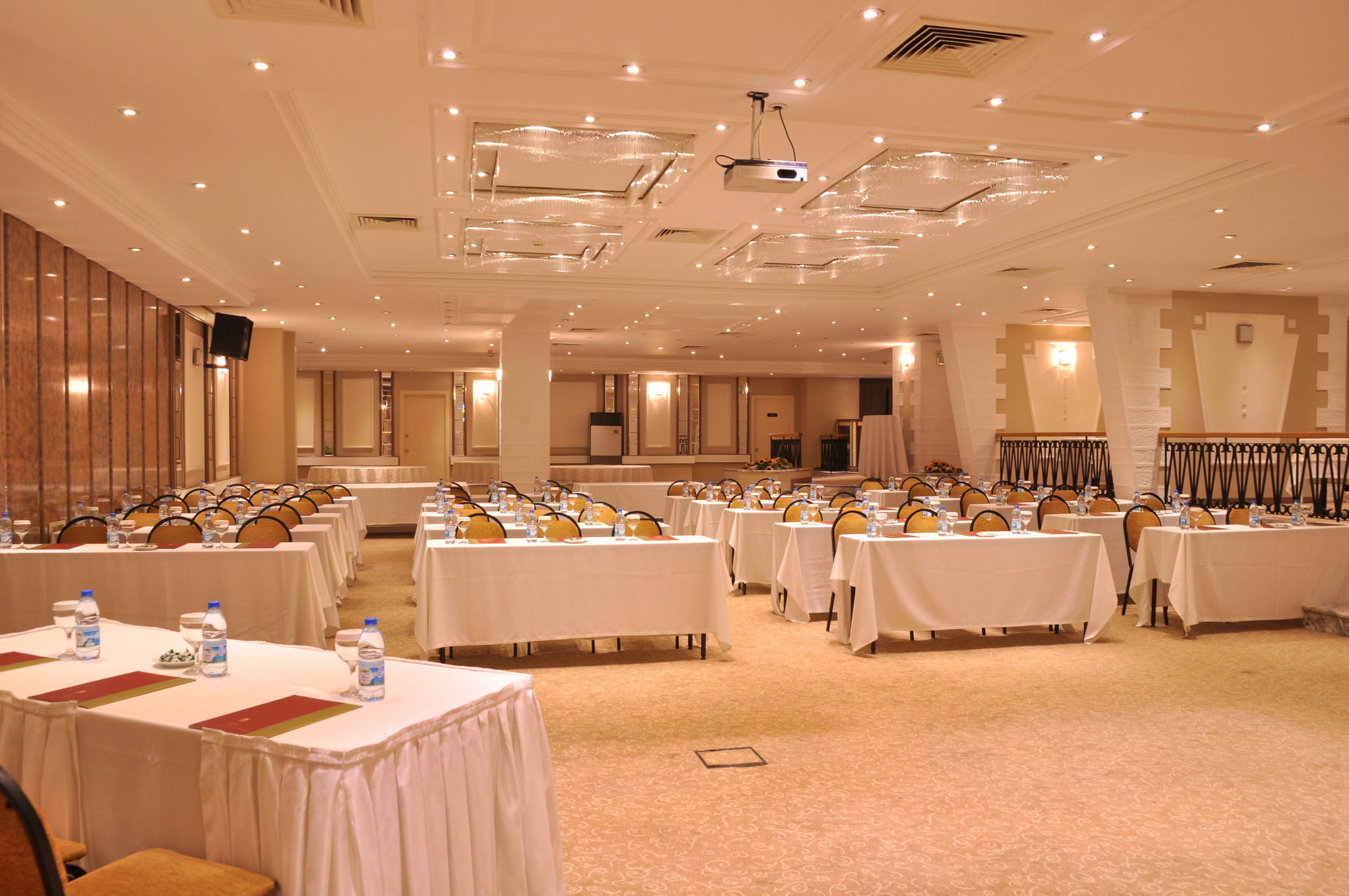 Altinel Ankara Hotel & Convention Center Екстер'єр фото
